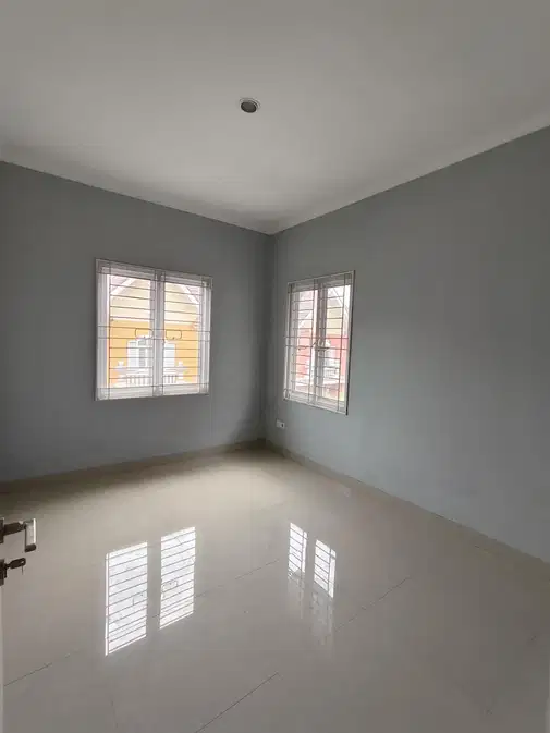 3-Story House in Omaha Village, Serpong with 3 Bedrooms