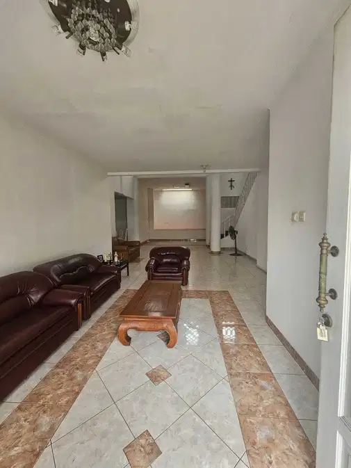 Spacious 4-Bedroom House with Multiple Amenities