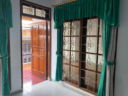 Spacious 3-Bedroom House with Multiple Amenities
