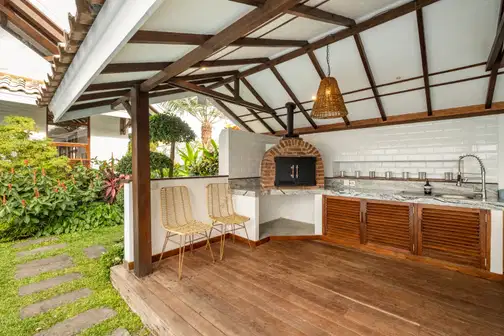 Spacious 6-Bedroom Villa in Umalas with Pool and Tropical Gardens