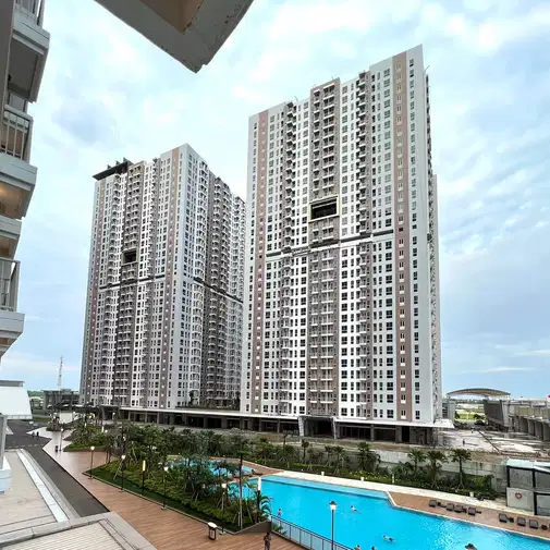 Studio Apartment with Pool View near Amenities