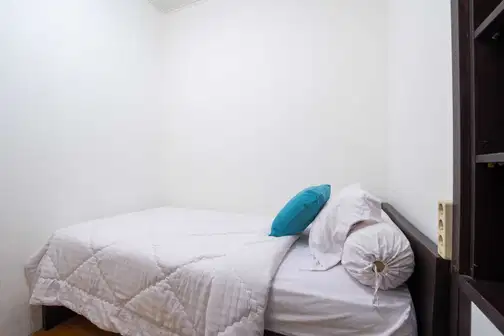 Fully Equipped CBD Apartment with Multiple Amenities