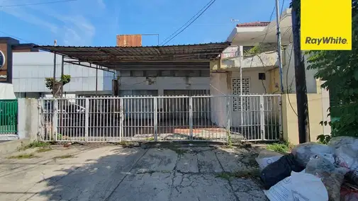 Стратегически расположенный 1-этажный дом в центре Сурабаи