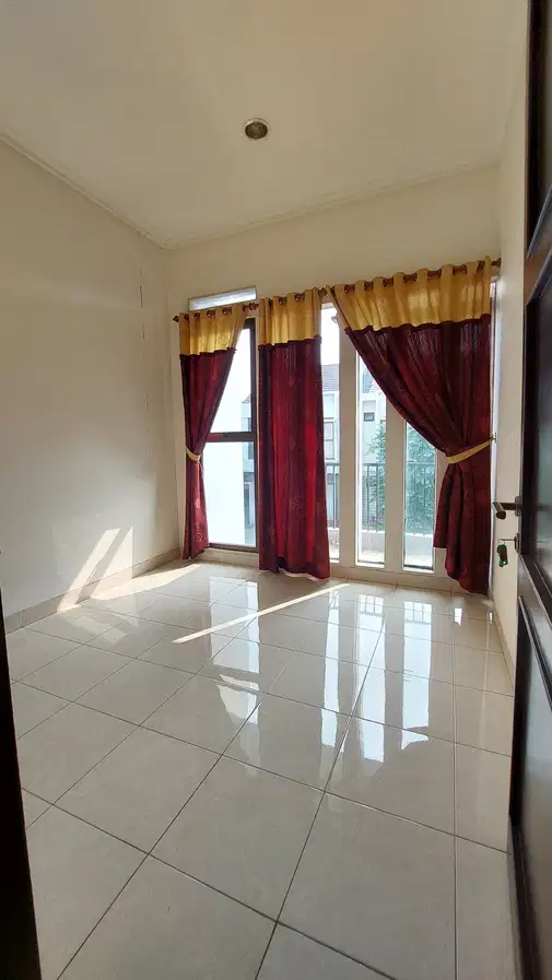 Summarecon Gading Serpong-дағы UMN кампусы жанындағы Newton үйі