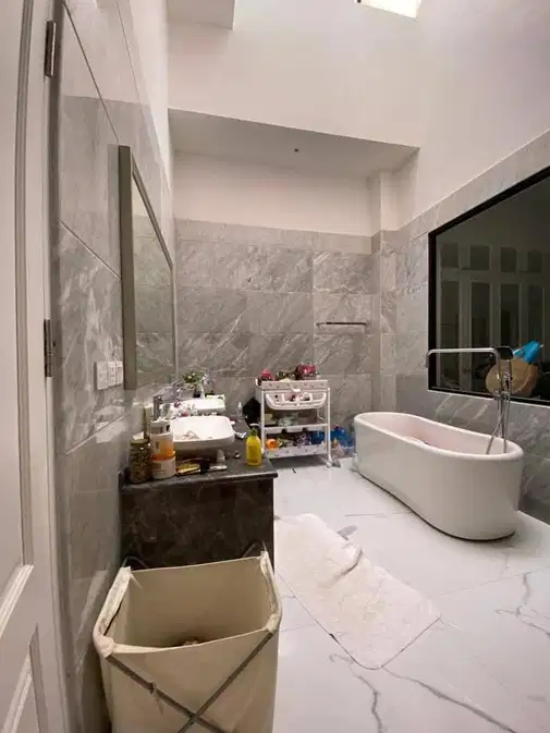 Luxurious 5-Bedroom House in Kemang Utara with Pool