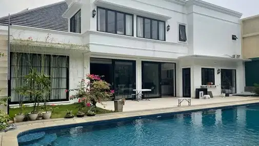 Luxurious 5-Bedroom House in Kemang Utara with Pool