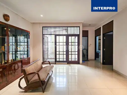 2-Story House in Kedoya - Spacious Family Home with 3 Bedrooms