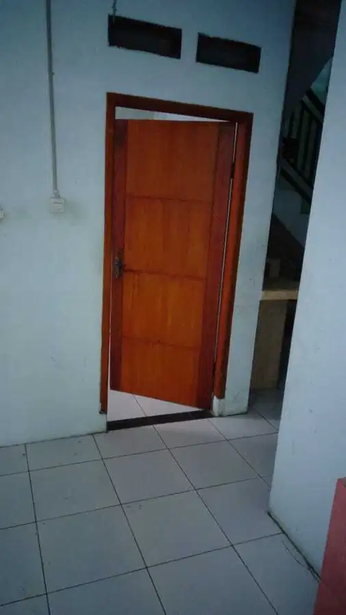 Clean Corner House with 24-Hour Security and Convenient Location