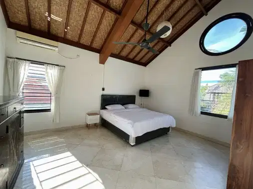 Spacious 6-Bedroom Villa with Pool and Extensive Amenities