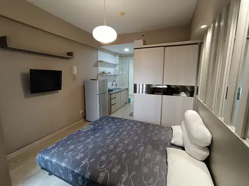 Modern Studio Near Airport with Mall Access