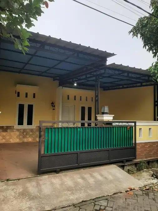 Yearly Rental House with Good Building and Spacious Land, Suitable for Family