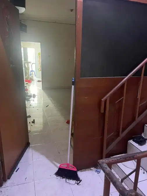 Желамбардағы кең 3.5 қабатты үй, 5x18м, 2 көлікке арналған автотұрақ