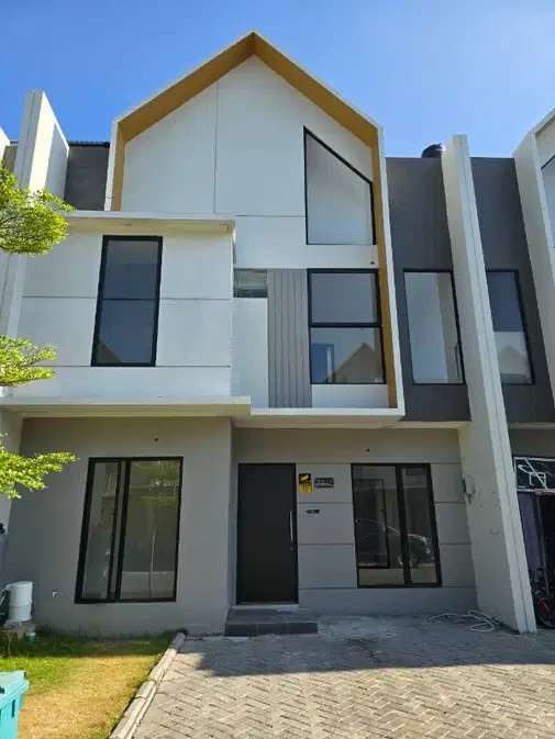 Modern 3-Bedroom Townhouse in Eastern Park Sukolilo
