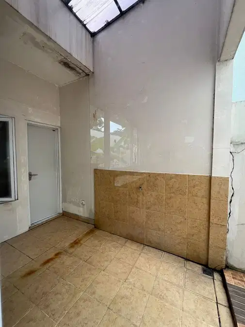 Spacious Multi-Room Property with Mountain Views in Sentul