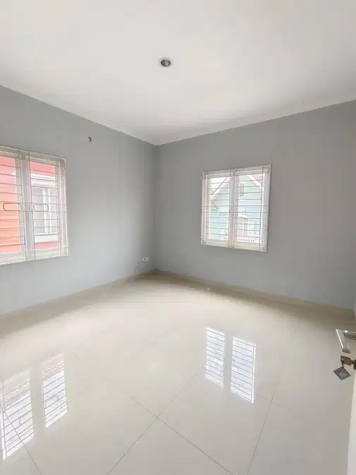 3-Story House in Omaha Village, Serpong with 3 Bedrooms