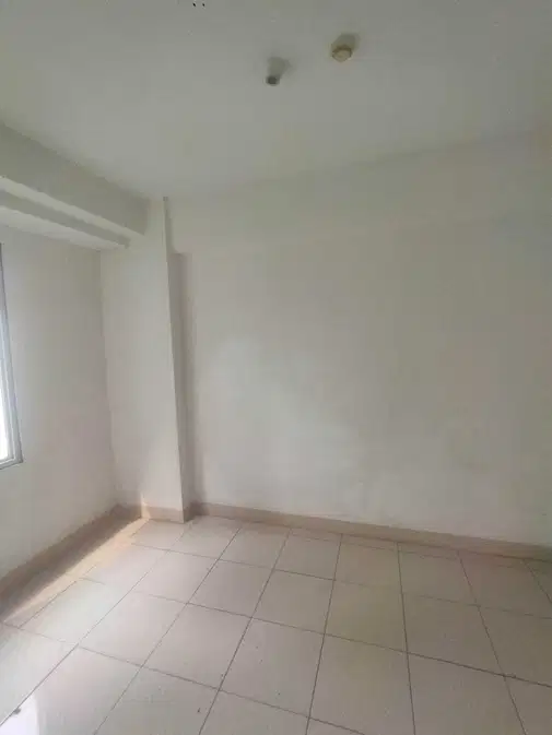 Unfurnished Apartment with Mall Access and Amenities