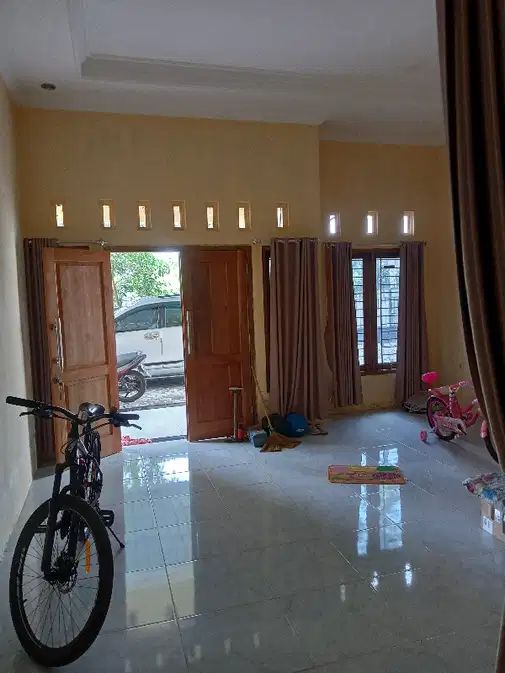 Spacious 3-Bedroom House with Double Carport Near UII