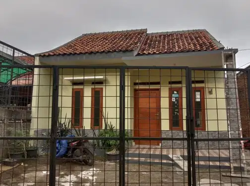 Strategic Location Near Hospital, School, and Market - Open Carport