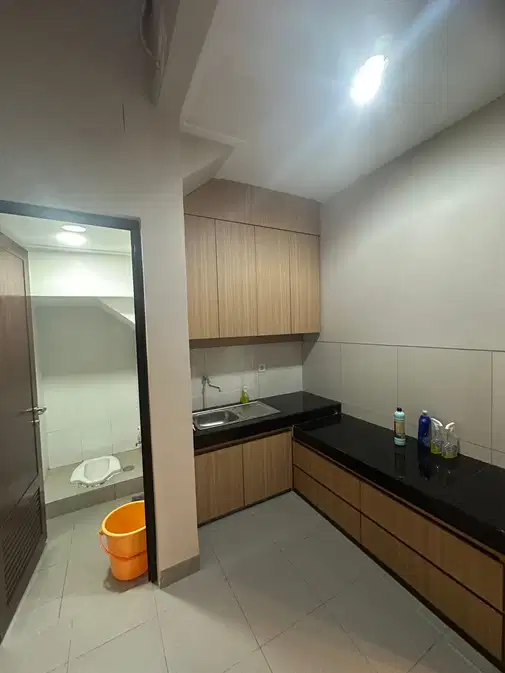 2 қабатты жиһазданған үй, 2+1 жатқа бөлмесі бар