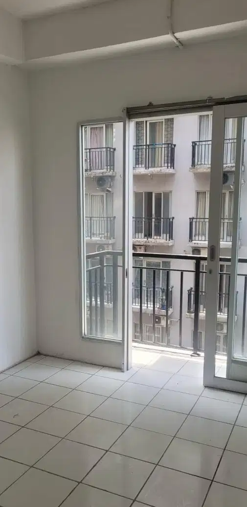 Empty Studio Apartment 22m²