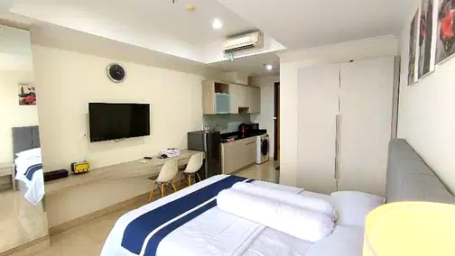 Modern Studio Apartment with Kitchen and City View