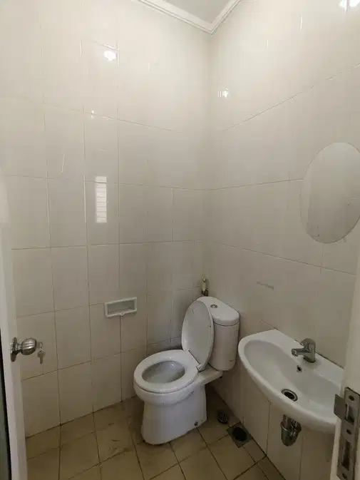 3-Story House in Omaha Village, Serpong with 3 Bedrooms