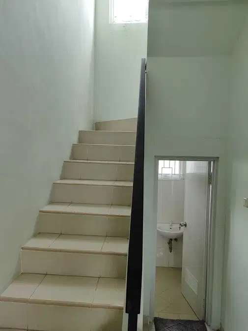 Easy Access Property with Multiple Amenities and Air Conditioning