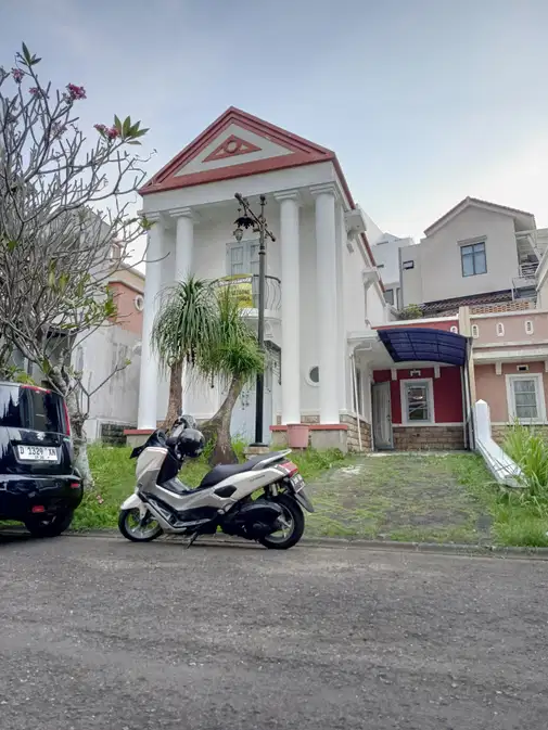 Spacious Private Complex Property in Gegerkalong