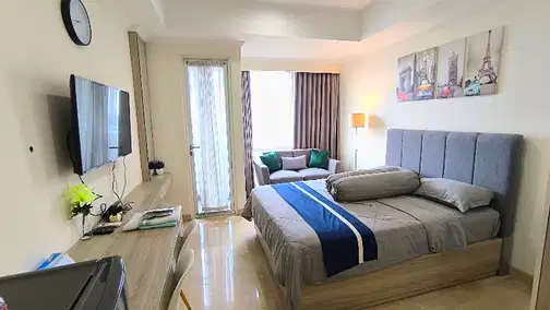 Modern Studio Apartment with Kitchen and City View