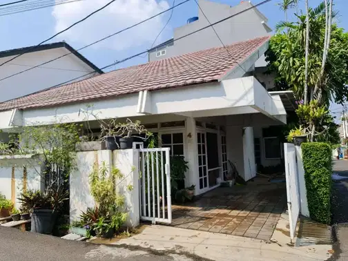 2-Story Corner House with Wide Land Near Facilities