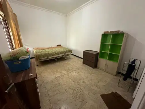 3 жұмақты, гаражы мен кішкентай бағы бар жалға алынатын үй