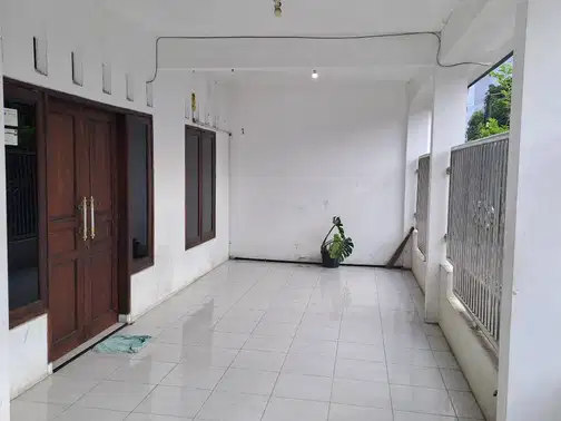 2-Story House in Strategic Kalijudan Area, 6 Bedrooms, Close to Universities