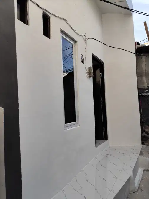 Compact Modern House Near Transportation and Key City Locations