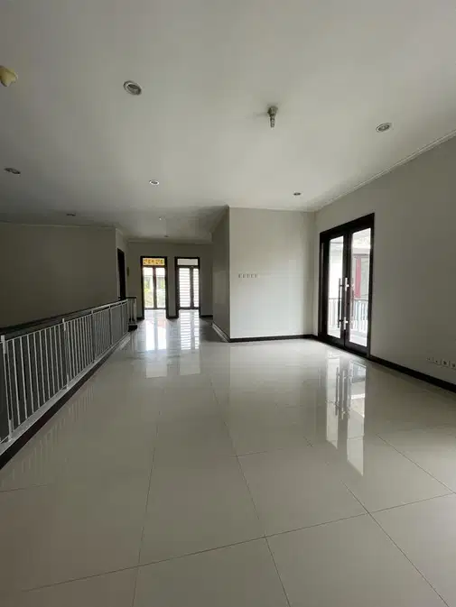 Spacious Graha Family House with Multiple Rooms and Large Area