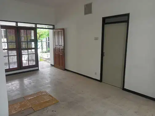 Rumah di Baruk Surabaya - Spacious 3+1 Bedroom House Near MERR