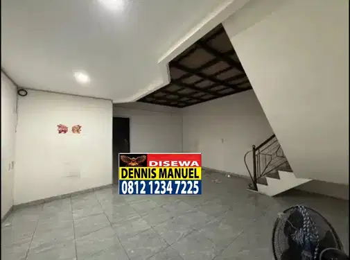 Duta Mas Jelambar кешеніндегі кең 2 қабатты үй
