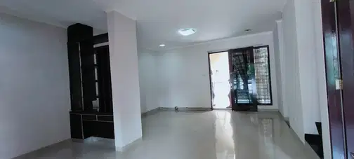 Доступный частично меблированный дом в кластере Kota Wisata Cibubur
