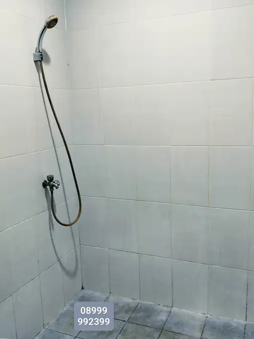 Дом с 2+1 спальнями рядом с Unpam Serpong с парковкой