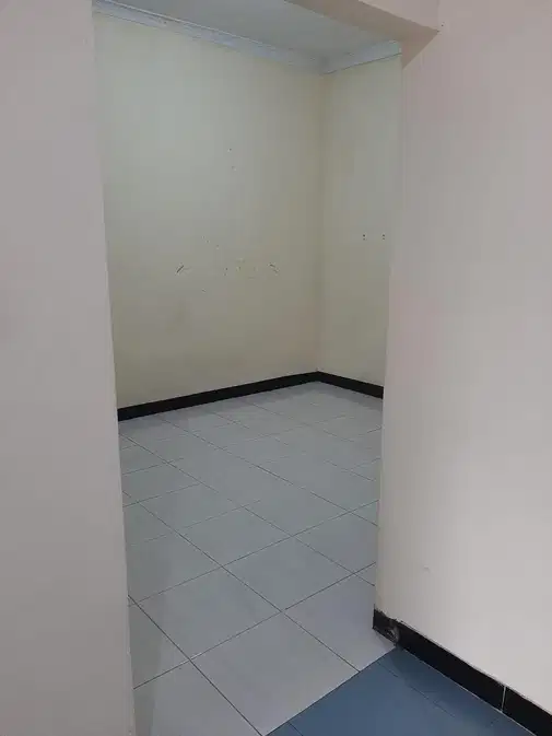 Yearly Rental House with Good Building and Spacious Land, Suitable for Family