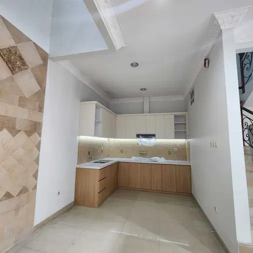 2.5-Story House in Sunter Bisma, Ready to Move In