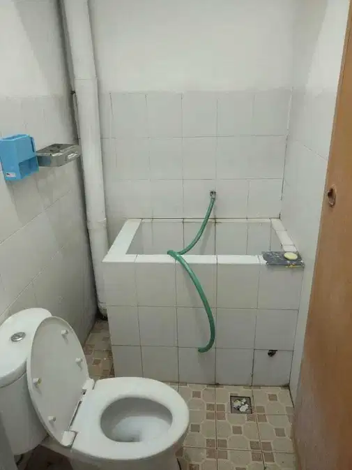Rungkut Surabaya House - 3 Bedrooms, Family-Friendly Location