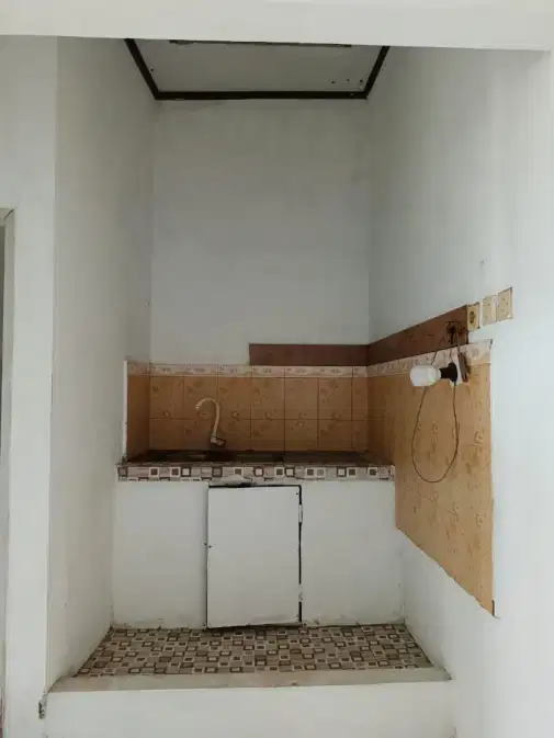 Strategic Location House with Multiple Nearby Facilities