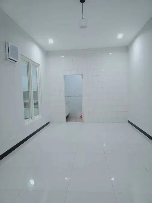 Современный 1.5-этажный дом в Fullertron Place Citraland, Западная Сурабая