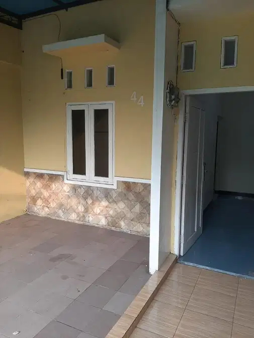 Yearly Rental House with Good Building and Spacious Land, Suitable for Family