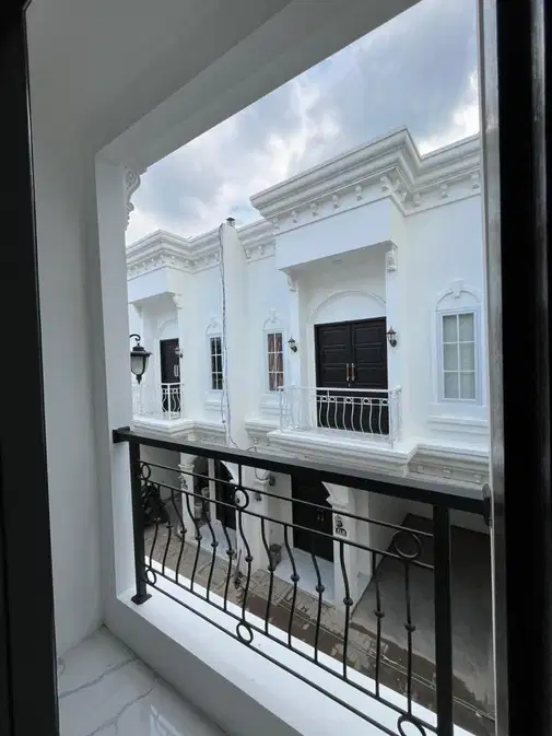 Classic Modern House in Jagakarsa, Jakarta Selatan
