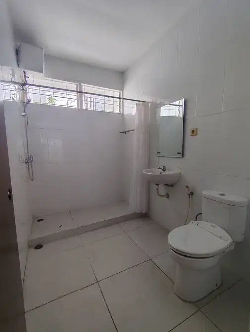 Comfortable 1-Story House in Pulomas Barat with Large Yard