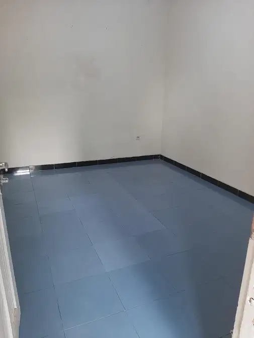 Yearly Rental House with Good Building and Spacious Land, Suitable for Family