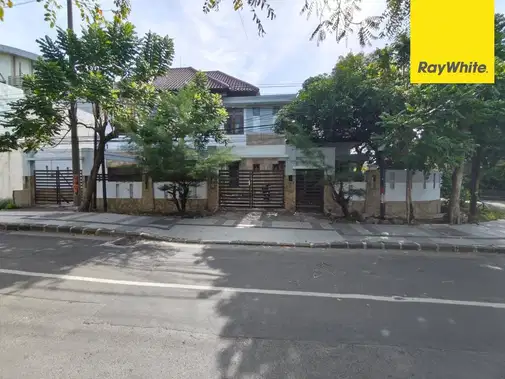 2-этажный дом в Gayungsari Barat, Сурабая