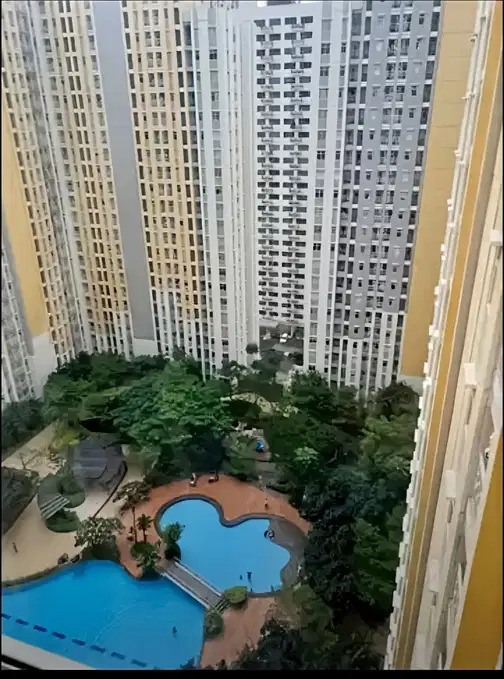 Springlake Summarecon Bekasi пәтері - бассейн көрінісі, толық жабдықталған
