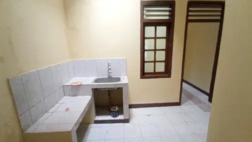 Flood-free property with car access, near local amenities